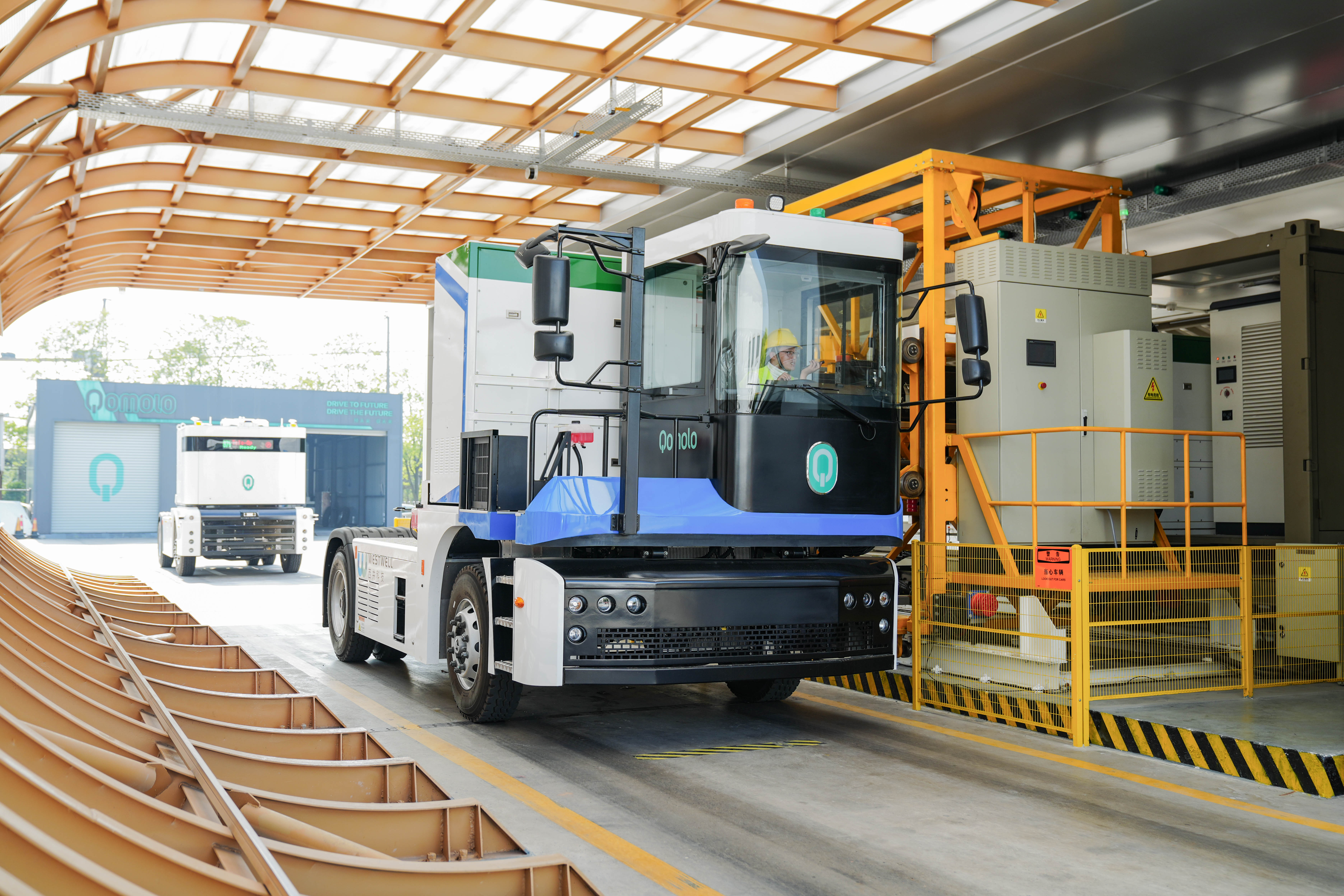 Q-Truck以及E-Truck商用重卡均支持西井智能换电站(PowerOnair)补能时间仅需5分钟
